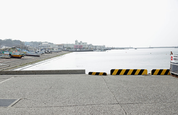 城ヶ島冷凍庫前