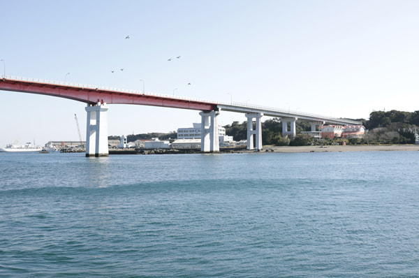 北条湾(城ケ島大橋側)