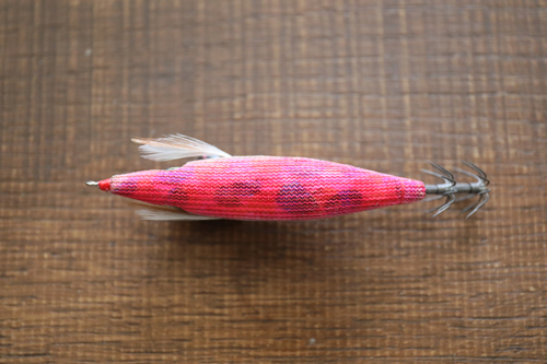 釣れるけどロストしない桐製のエギを販売しています