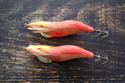 釣れるけどロストしない桐製のエギを販売しています