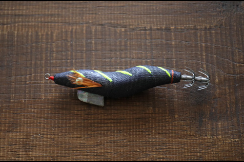 釣れるけどロストしない桐製のエギを販売しています