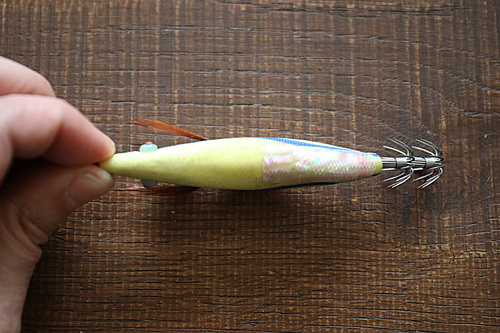 釣れるけどロストしない桐製のエギを販売しています